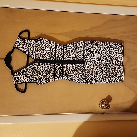 Fancy leopard, body cone,mini dress.beautiful,thick material size xs - Picture 3 of 5